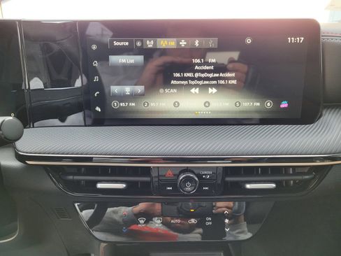 New 2025 Nissan Kicks SR image 10