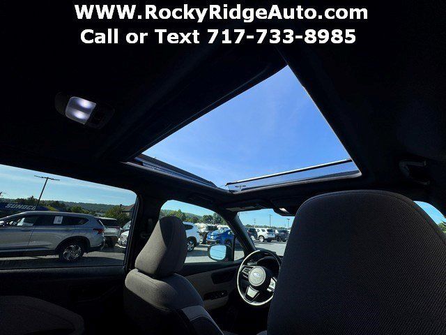 Used 2025 Subaru Forester Premium AWD/4WD image 12
