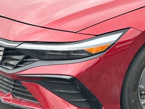Used 2024 Hyundai Elantra SEL FWD image 11