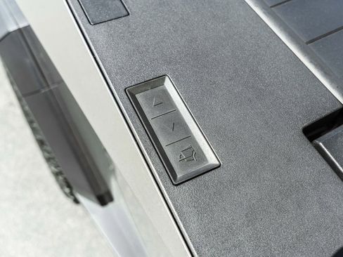 Used 2025 Tesla Cybertruck AWD Crew Cab image 37