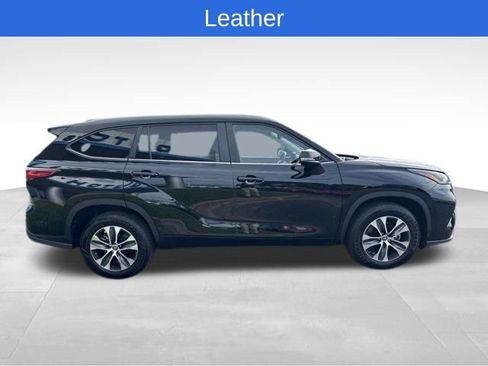 Used 2023 Toyota Highlander XLE image 7