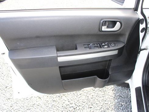 Used 2011 Mitsubishi Endeavor SE image 21