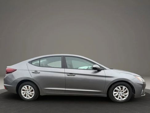 Used 2019 Hyundai Elantra SE FWD image 4
