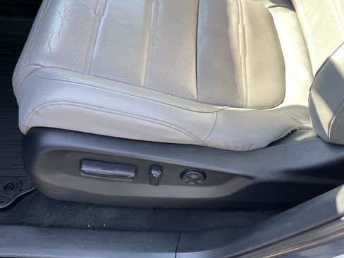 Used 2018 Honda CR-V Touring image 17