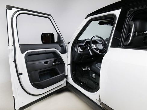 Used 2025 Land Rover Defender 130 V8 image 25
