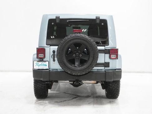 Used 2012 Jeep Wrangler Unlimited Sahara image 6