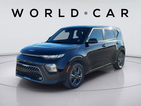 Used 2022 Kia Soul EX image 3