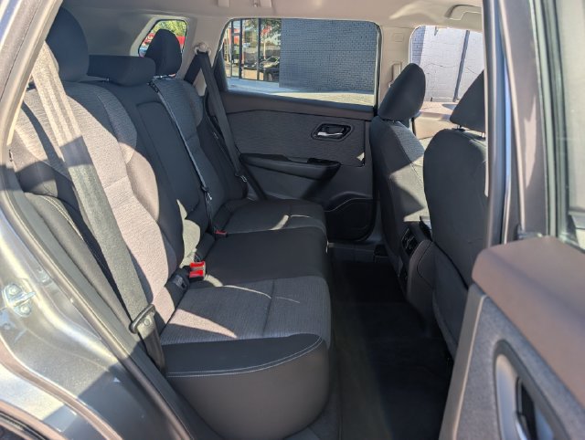 Used 2023 Nissan Rogue SV AWD/4WD image 11