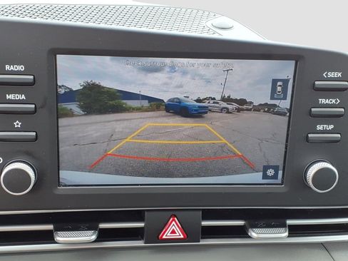 Used 2022 Hyundai Elantra SE FWD image 11