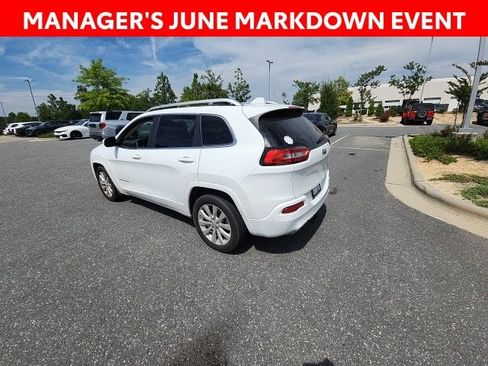 Used 2017 Jeep Cherokee Overland w/ Technology Group FWD image 10