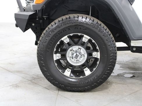 Used 2021 Jeep Gladiator Sport image 18