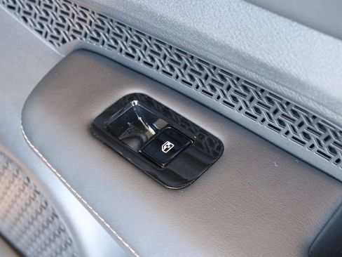 Used 2024 Nissan Ariya AWD image 41