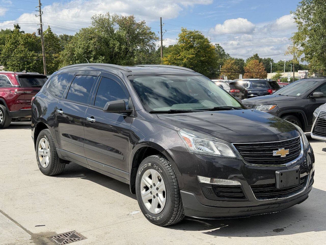 Used 2016 Chevrolet Traverse LS FWD image 3