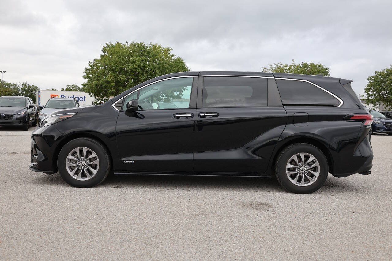 Used 2021 Toyota Sienna XLE FWD image 8