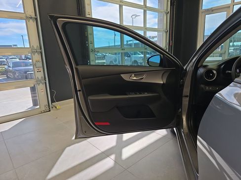 Used 2024 Kia Forte LXS w/ LXS Technology Package image 11