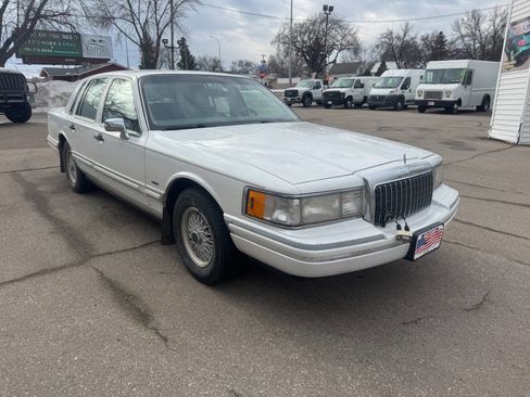 Used 1993 Lincoln Town Car Cartier image 4
