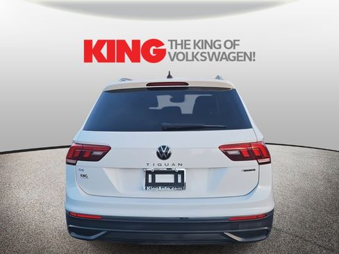 Used 2022 Volkswagen Tiguan SE w/ Panoramic Sunroof Package image 4
