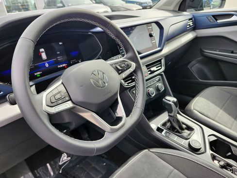 Certified 2022 Volkswagen Taos SE w/ Panoramic Sunroof Package AWD/4WD image 6
