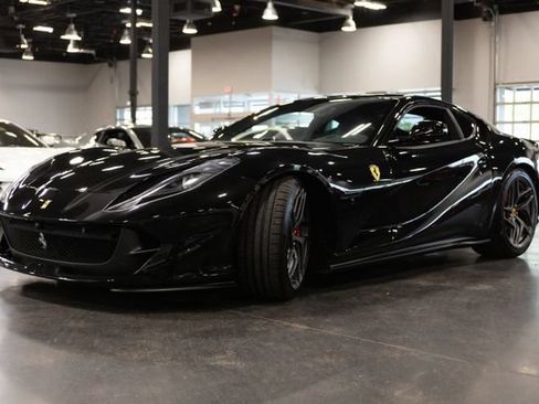 Used 2019 Ferrari 812 Superfast RWD image 5