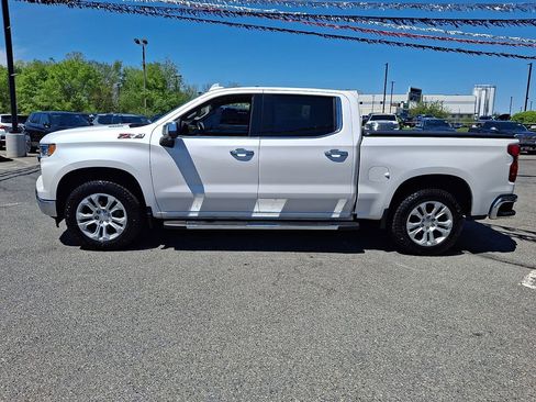 Used 2022 Chevrolet Silverado 1500 LTZ w/ LTZ Convenience Package II AWD/4WD image 9