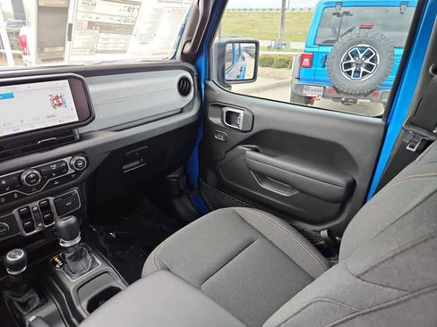 New 2025 Jeep Gladiator Sport AWD/4WD image 11