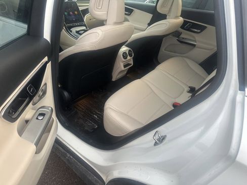 Used 2025 Mercedes-Benz GLC 300 4MATIC image 23