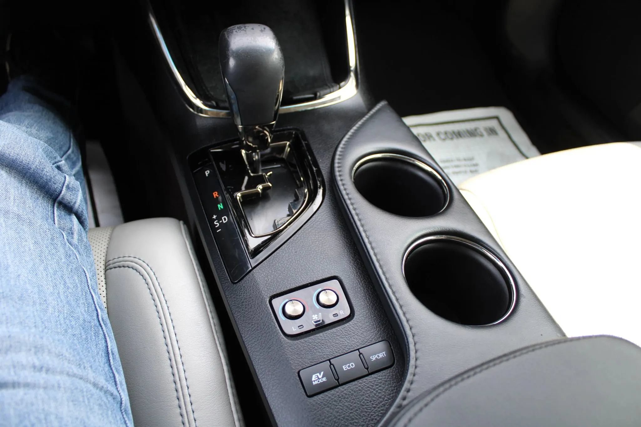 Used 2013 Toyota Avalon Limited FWD image 18