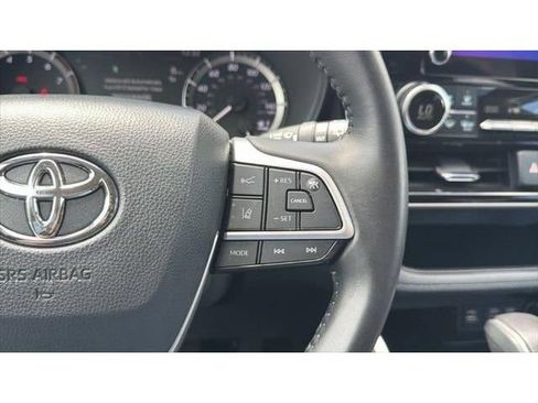 Certified 2025 Toyota Highlander LE FWD image 27