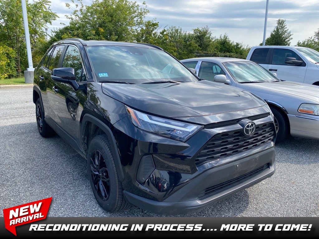 Used 2025 Toyota RAV4 XLE AWD/4WD image 1