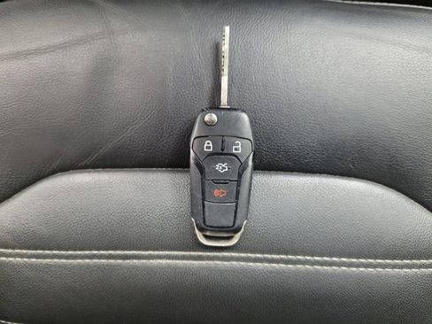 Used 2016 Ford Fusion SE w/ Equipment Group 202A image 32