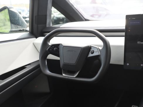 Used 2024 Tesla Cybertruck AWD Crew Cab image 15