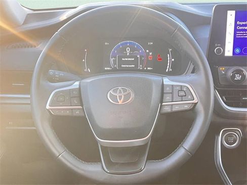 Used 2024 Toyota Grand Highlander XLE image 8