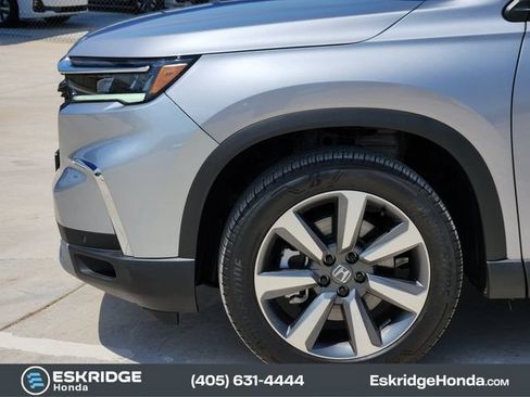 Used 2025 Honda Pilot Elite image 8