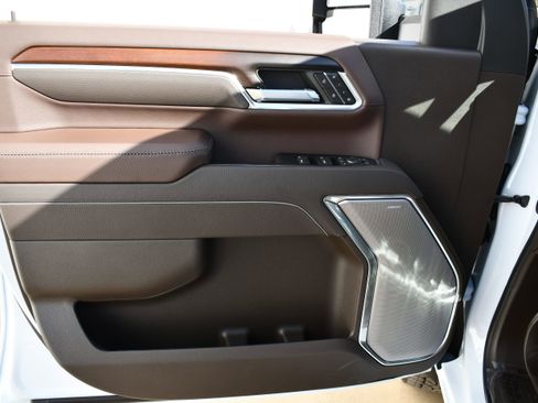 New 2026 GMC Sierra 2500 Denali w/ Denali Reserve Package image 15