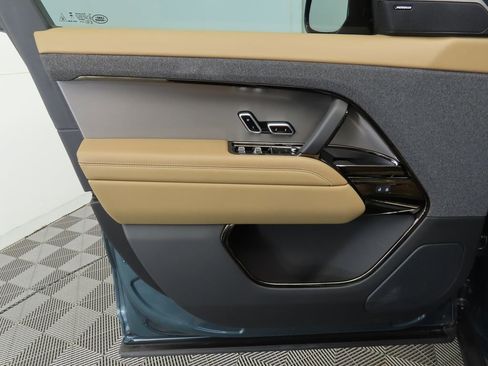 Used 2025 Land Rover Range Rover Sport SE AWD/4WD image 21