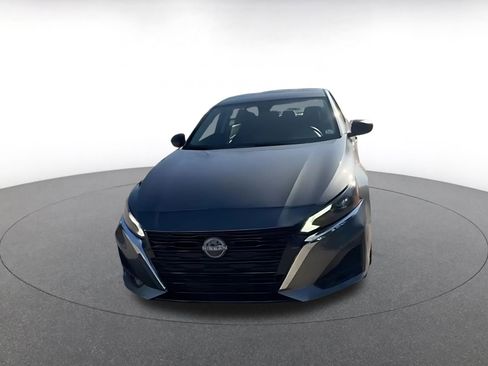 Used 2025 Nissan Altima 2.5 SV image 16