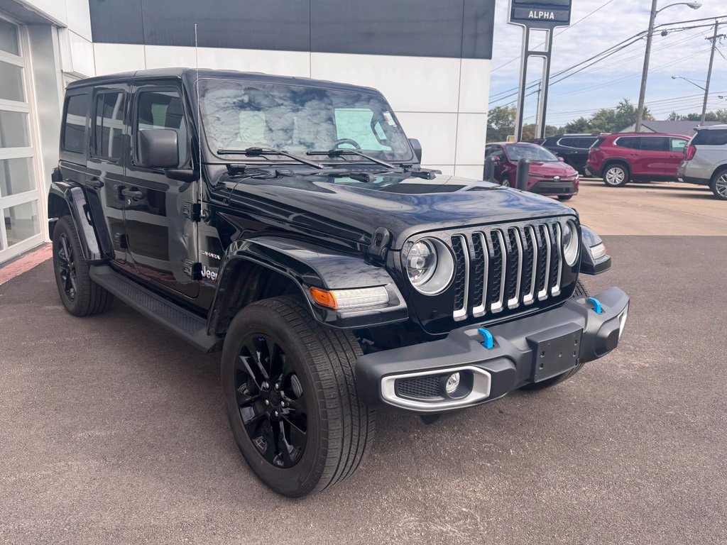 Used 2023 Jeep Wrangler Unlimited Sahara w/ Cold Weather Group AWD/4WD image 7