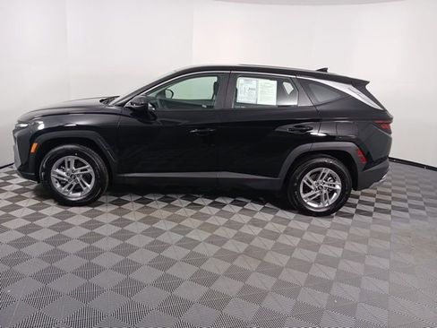 Used 2025 Hyundai Tucson SE image 4