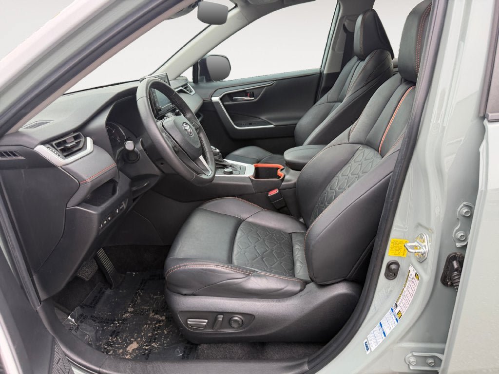 Used 2022 Toyota RAV4 Adventure w/ Convenience Package AWD/4WD image 6