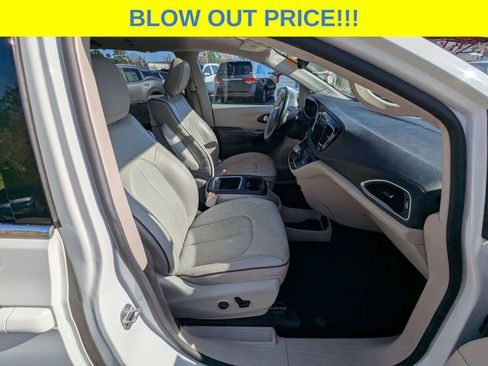 Used 2019 Chrysler Pacifica Limited w/ Advanced Safetytec Group image 12