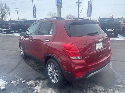 Used 2019 Chevrolet Trax LT w/ Sun & Sound Package image 5
