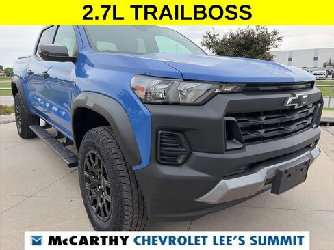 Used 2025 Chevrolet Colorado Trail Boss AWD/4WD image 2