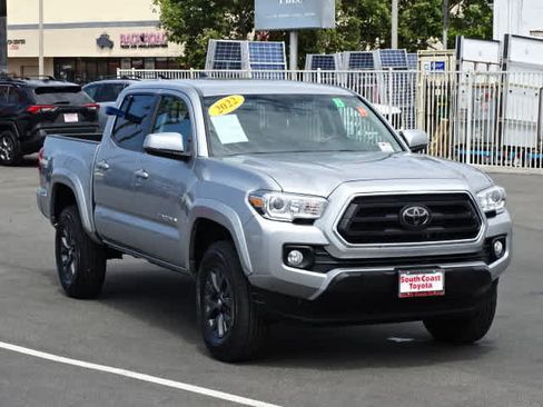 Certified 2022 Toyota Tacoma SR5 AWD/4WD image 2