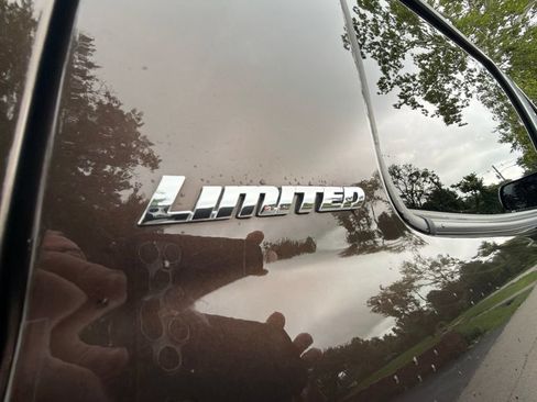 Used 2018 Toyota Tundra Limited w/ Limited Premium Package AWD/4WD image 18
