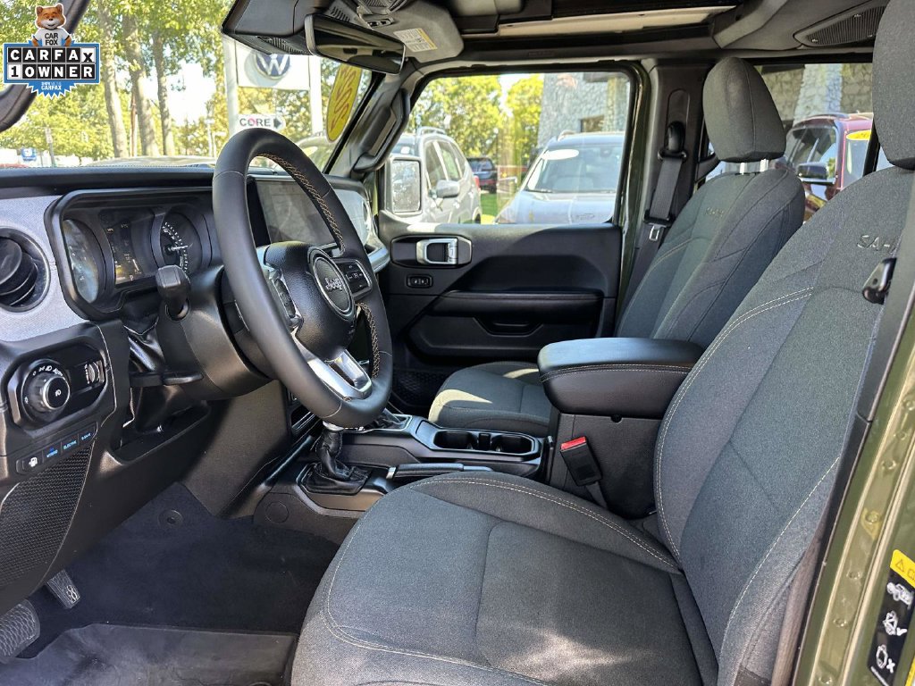 Used 2024 Jeep Wrangler Unlimited Sahara w/ Technology Group AWD/4WD image 14