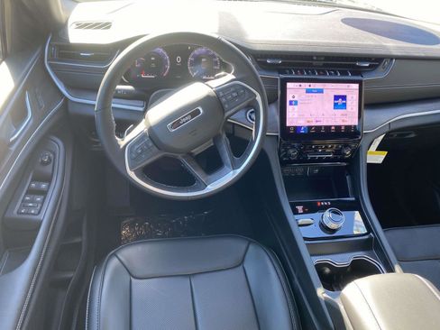 New 2025 Jeep Grand Cherokee Limited w/ Luxury Tech Group II image 10