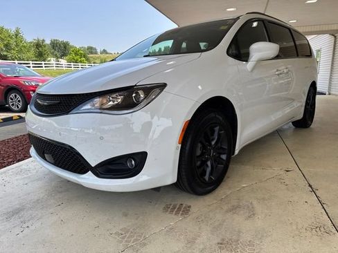 Used 2020 Chrysler Pacifica Touring-L w/ Advanced Safetytec Group AWD/4WD image 9