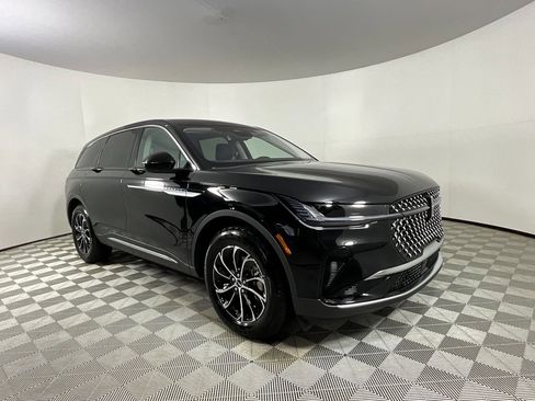 Used 2025 Lincoln Nautilus Premier image 6