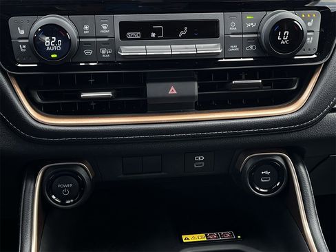 Used 2024 Toyota Grand Highlander AWD Hybrid image 17