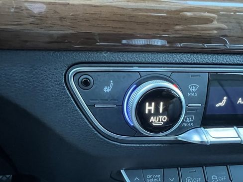 Used 2023 Audi Q5 2.0T Premium w/ Convenience Package image 42